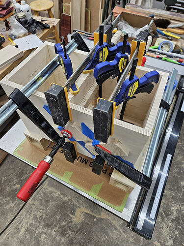 42 - clamping braces